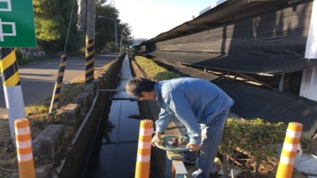 雇工引水流至食水嵙溪